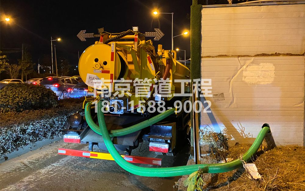 266吴边临时工地抽粪