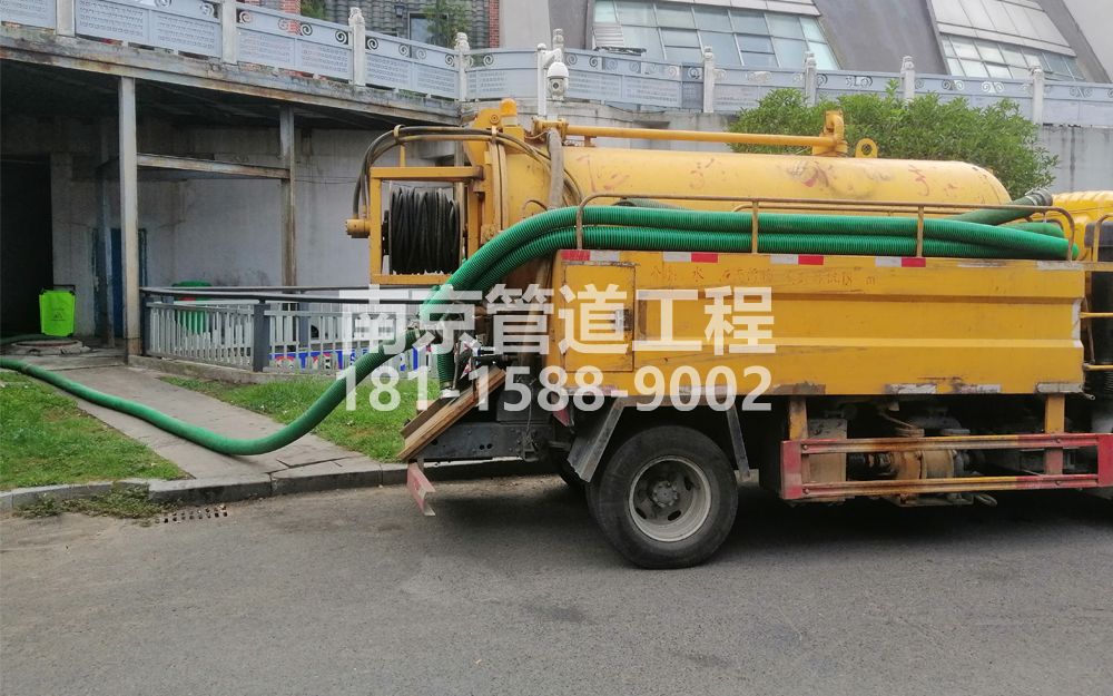 277吴边商场隔油池吸污