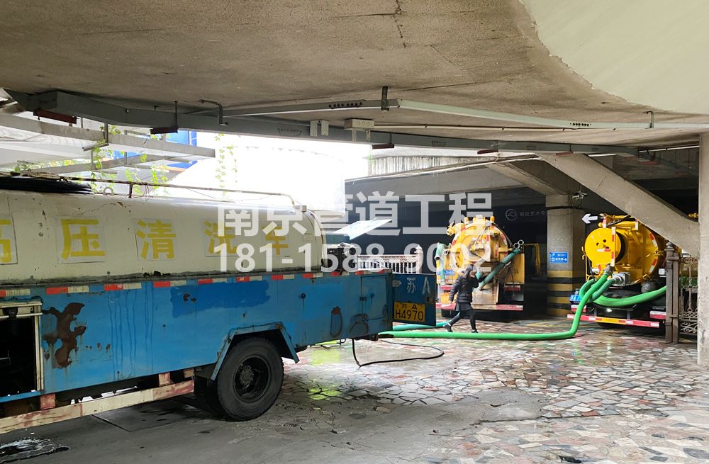 273吴边商场地下室污水清理