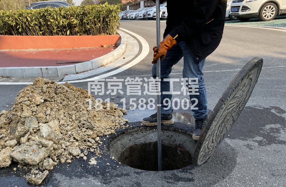 306吴边管道油块清理