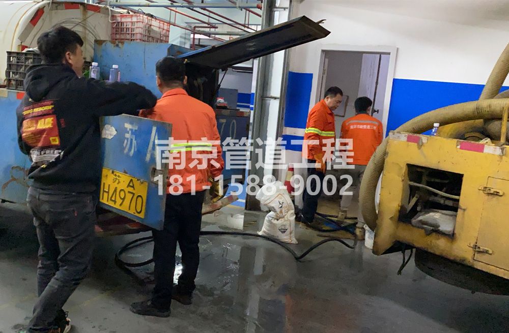 305吴边地下室管道清洗