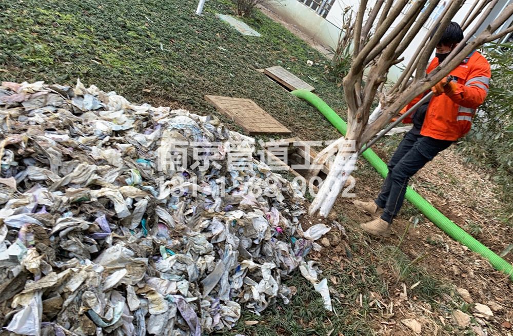 315吴边化粪池垃圾清理