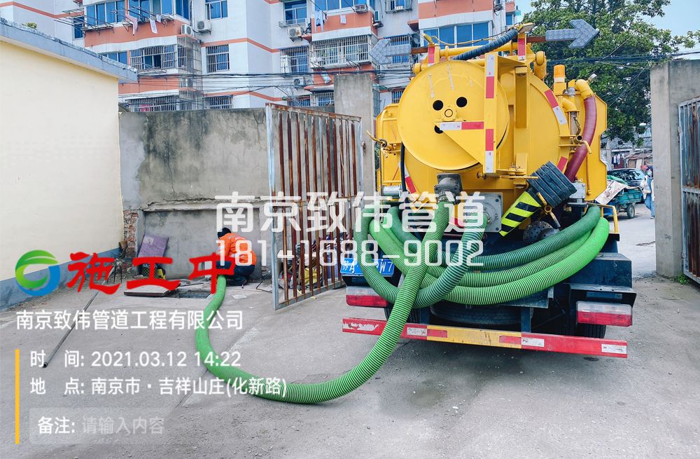 323吴边公厕化粪池清理