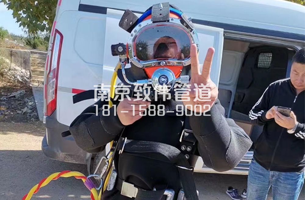 吴边沉淀池清底